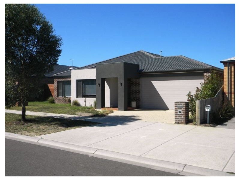 7 Ferndown Drive, Cranbourne VIC 3977