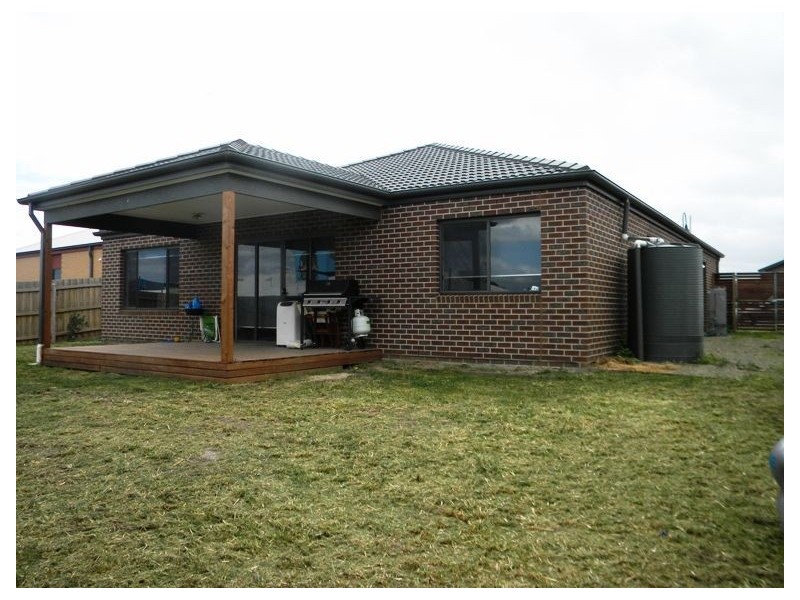 7 Ferndown Drive, Cranbourne VIC 3977