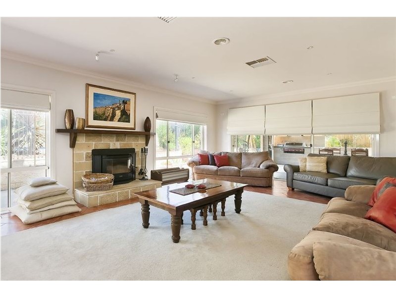 7 Prestwick Green, Cranbourne VIC 3977