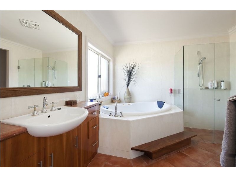 7 Prestwick Green, Cranbourne VIC 3977