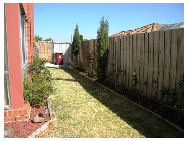 3 Peveril Crescent, Cranbourne North VIC 3977