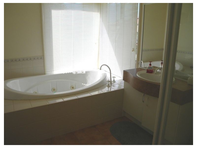 3 Peveril Crescent, Cranbourne North VIC 3977