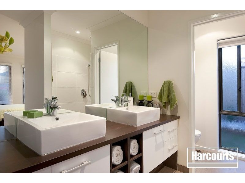 29 Station Creek Way, Cranbourne South VIC 3977