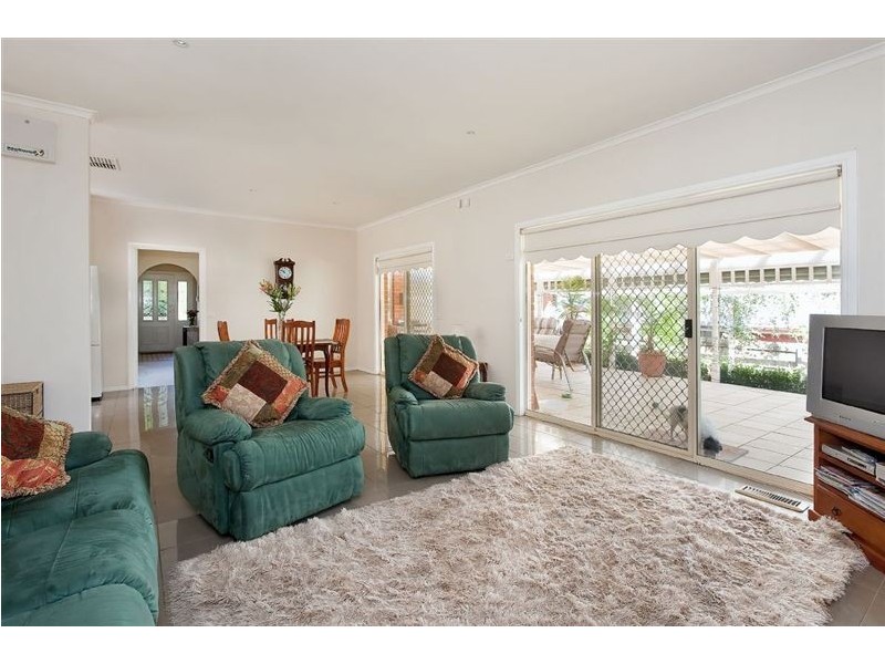 2 Hedgeley Drive, Berwick VIC 3806