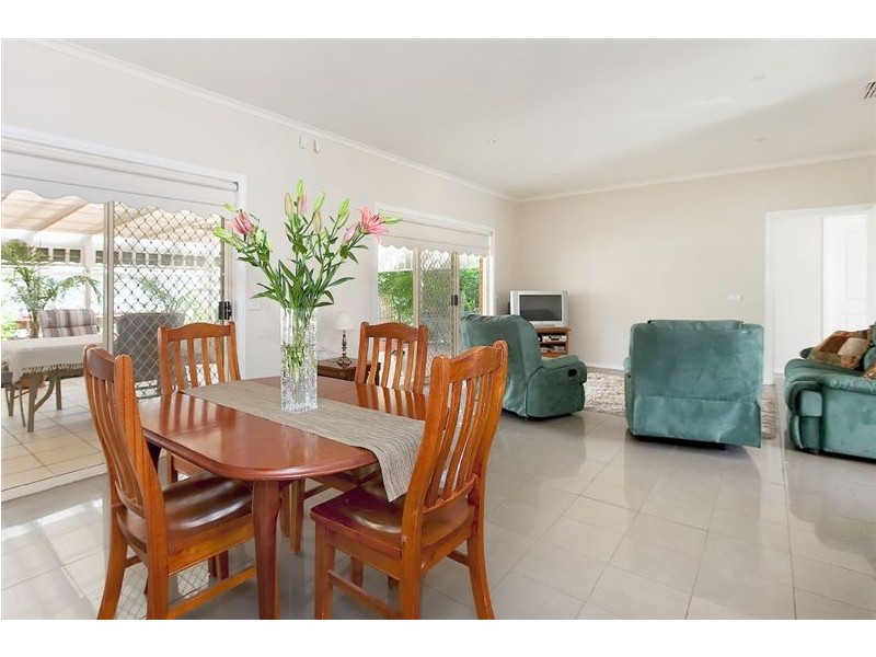 2 Hedgeley Drive, Berwick VIC 3806