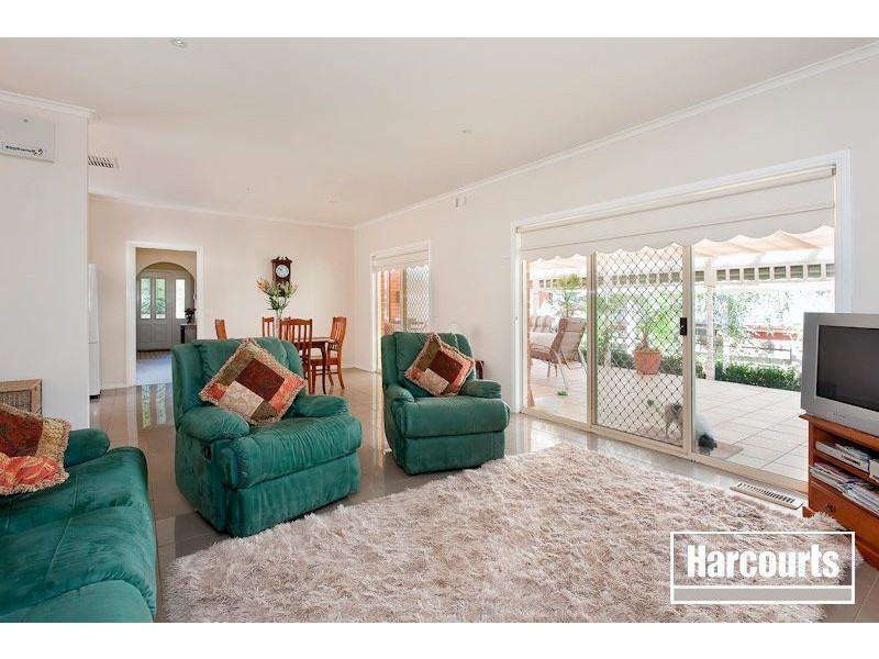 2 Hedgeley Drive, Berwick VIC 3806