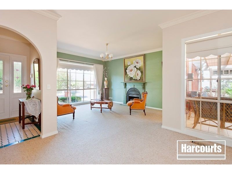 2 Hedgeley Drive, Berwick VIC 3806