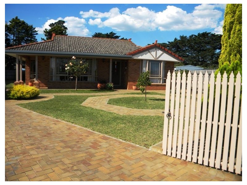 23 Kibo Court, Cranbourne North VIC 3977