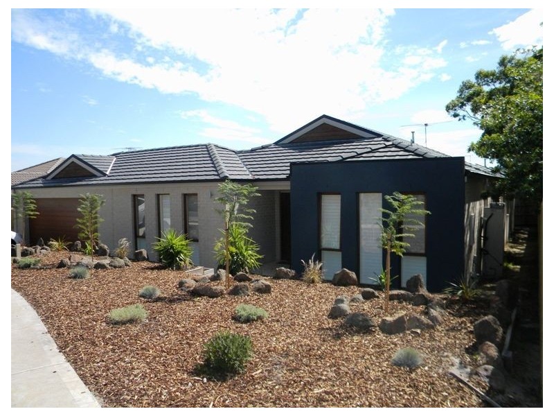 34 Golf Links Road, Berwick VIC 3806