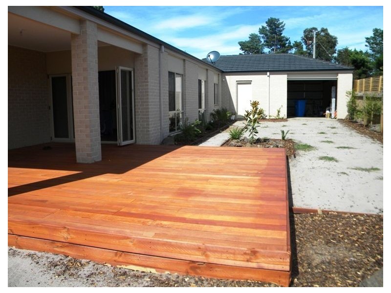 34 Golf Links Road, Berwick VIC 3806