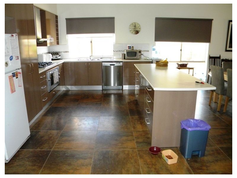 34 Golf Links Road, Berwick VIC 3806