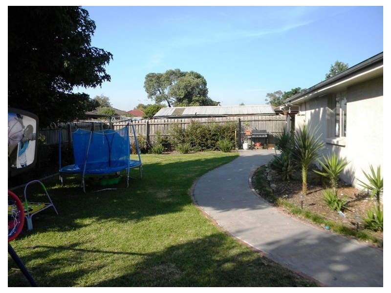12 Monahans Road, Cranbourne VIC 3977