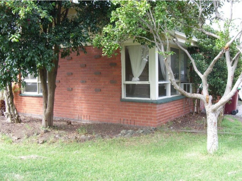 10 Fairbairn Road, Cranbourne VIC 3977
