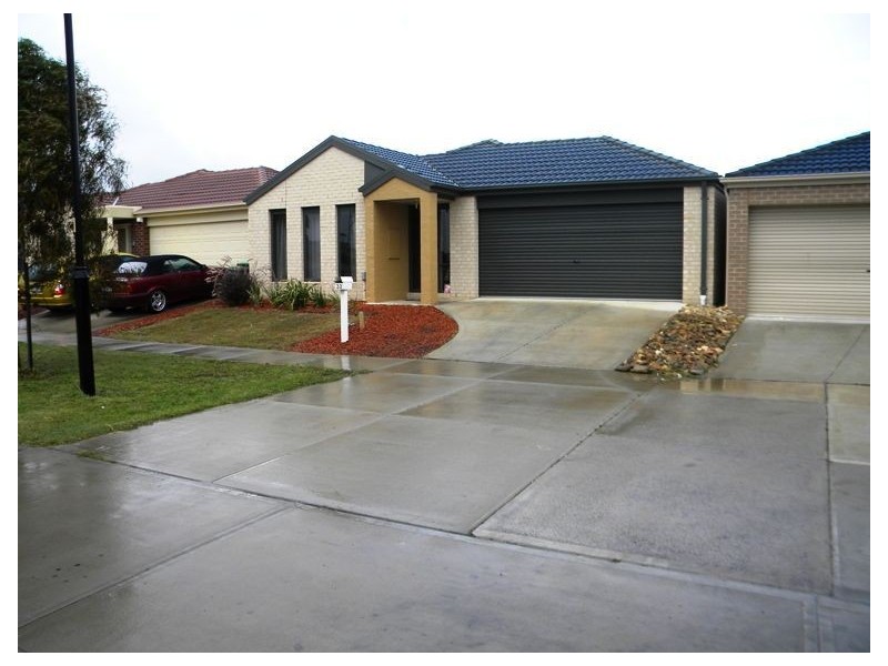33 Pharaoh Drive, Cranbourne VIC 3977