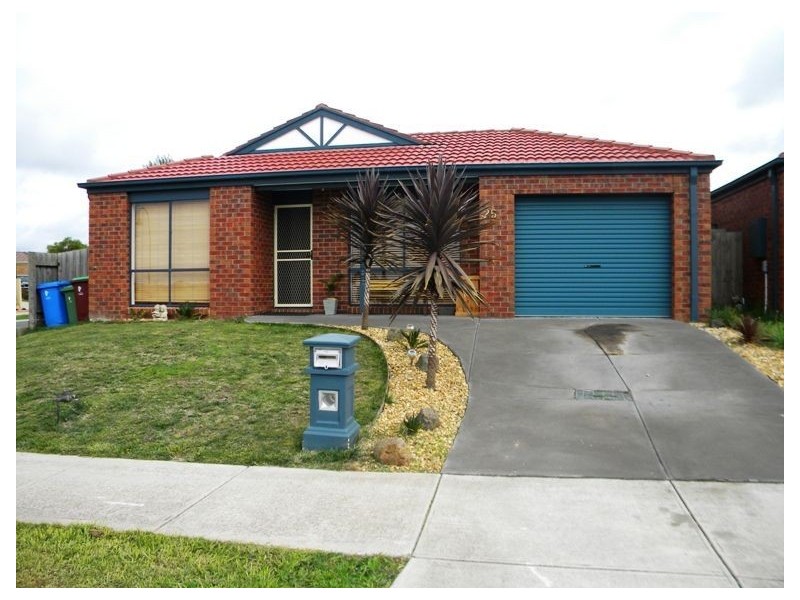 25 Staunton Walk, Cranbourne East VIC 3977