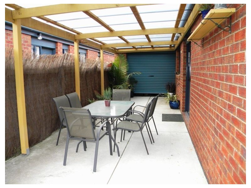 25 Staunton Walk, Cranbourne East VIC 3977