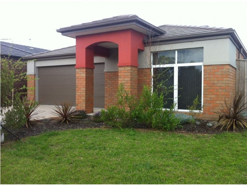 28 Algerd Way, Pakenham VIC 3810