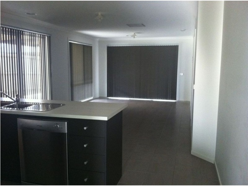 28 Algerd Way, Pakenham VIC 3810