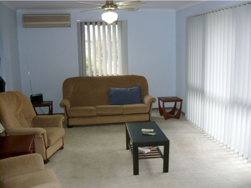 8 Wills Court, Cranbourne North VIC 3977