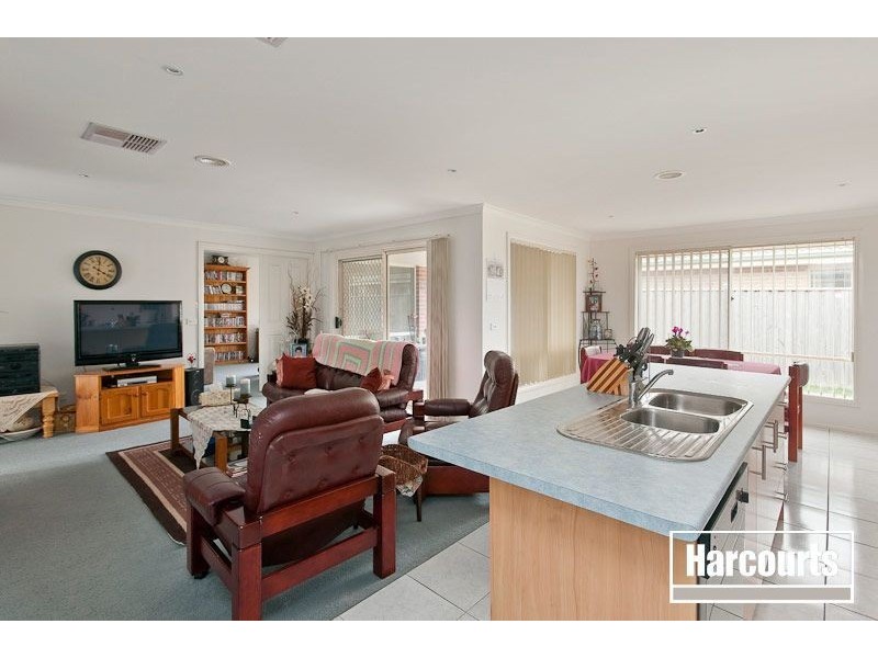 32 Meadowlands Way, Berwick VIC 3806