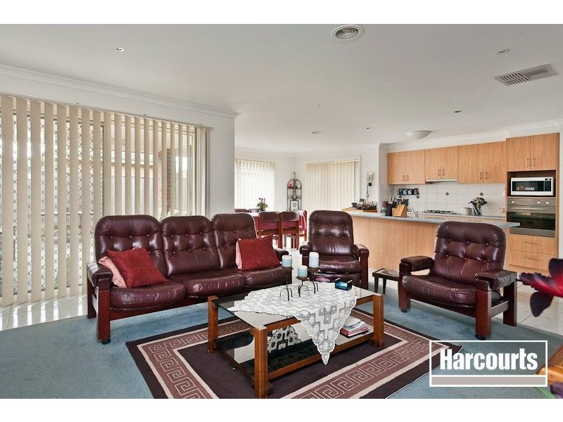 32 Meadowlands Way, Berwick VIC 3806