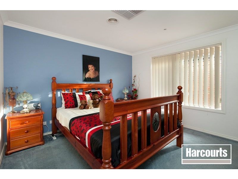 32 Meadowlands Way, Berwick VIC 3806