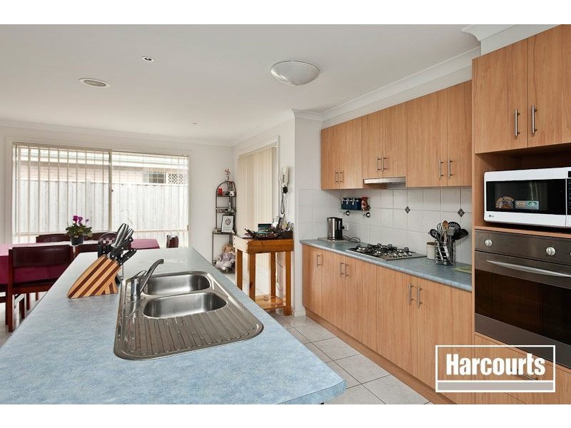 32 Meadowlands Way, Berwick VIC 3806