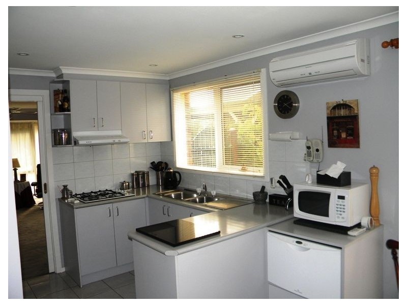 6 Annand Close, Cranbourne West VIC 3977