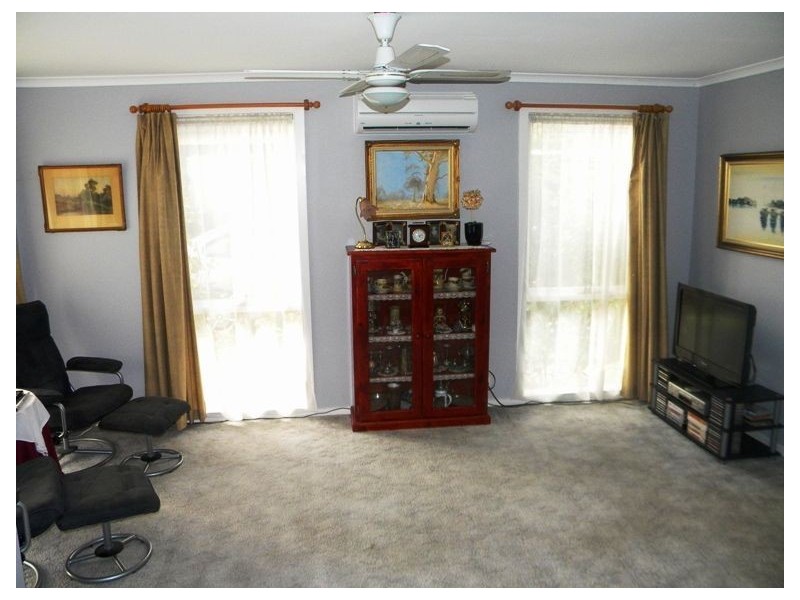 6 Annand Close, Cranbourne West VIC 3977