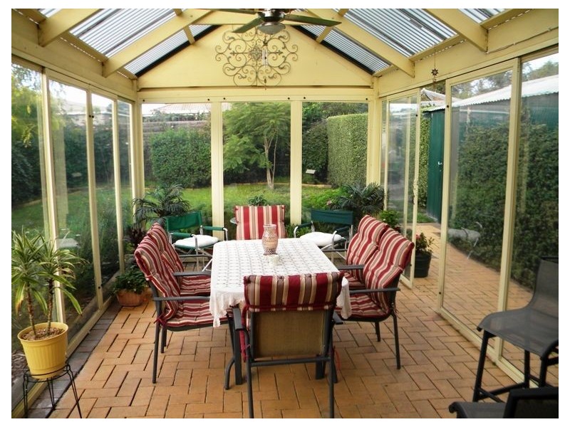 6 Annand Close, Cranbourne West VIC 3977