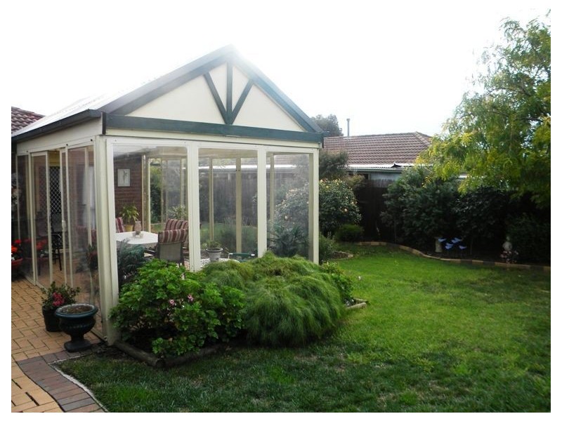 6 Annand Close, Cranbourne West VIC 3977