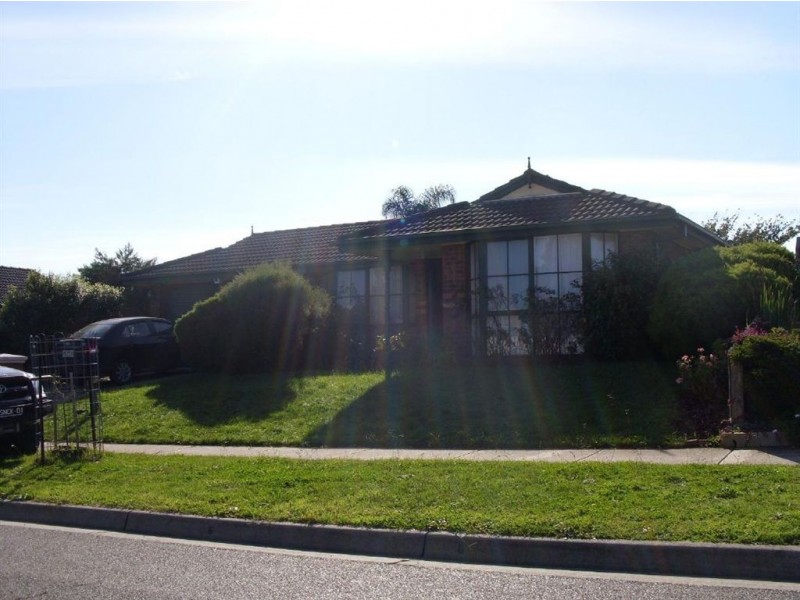 105 Courtenay Avenue, Cranbourne North VIC 3977