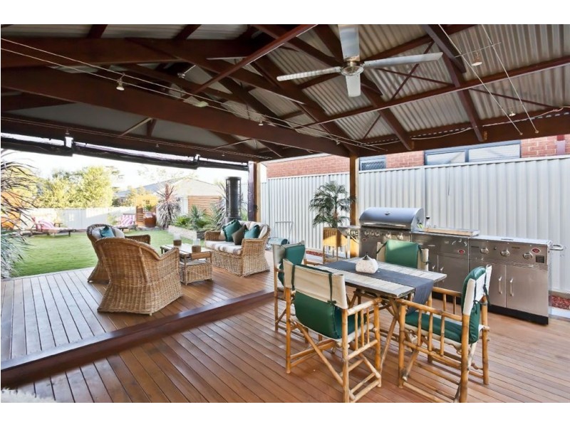 21 Emmer Green Retreat, Cranbourne East VIC 3977