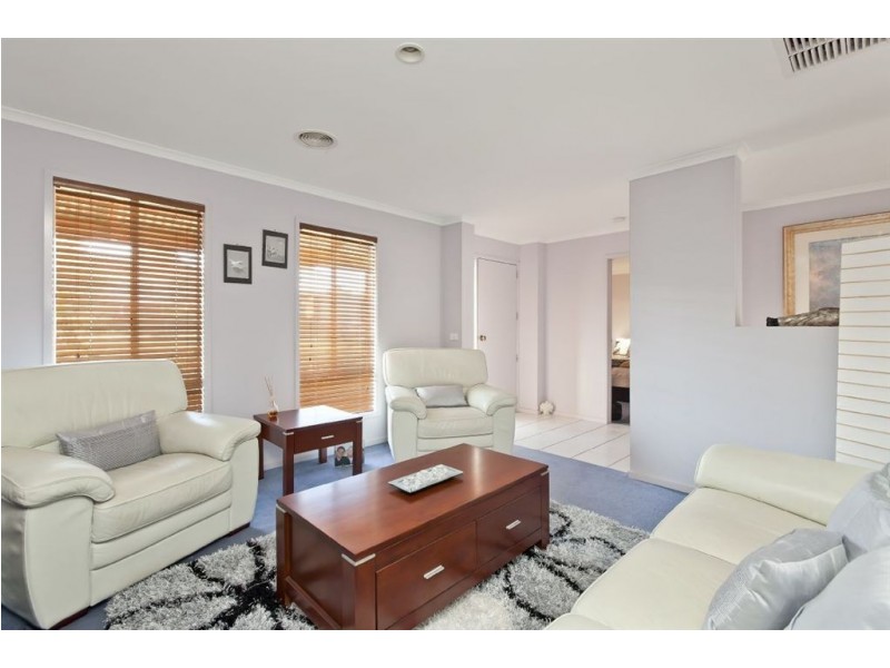 21 Emmer Green Retreat, Cranbourne East VIC 3977