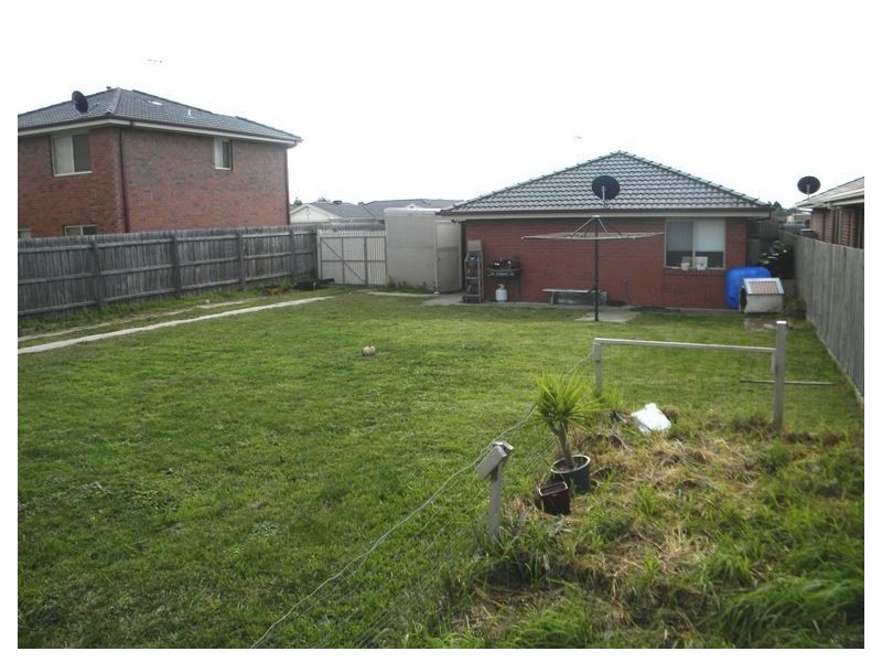 11 Greenbriar Way, Cranbourne West VIC 3977