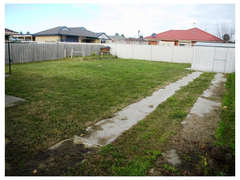 11 Greenbriar Way, Cranbourne West VIC 3977