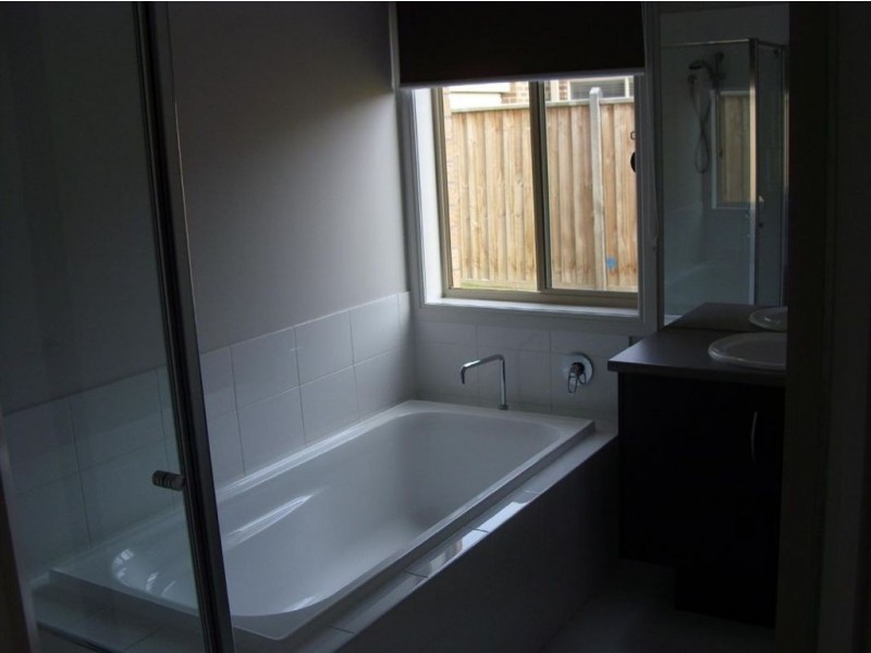 174 Linsell Boulevard, Cranbourne East VIC 3977