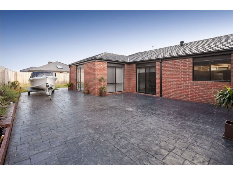 51 Von Nida Drive, Cranbourne North VIC 3977