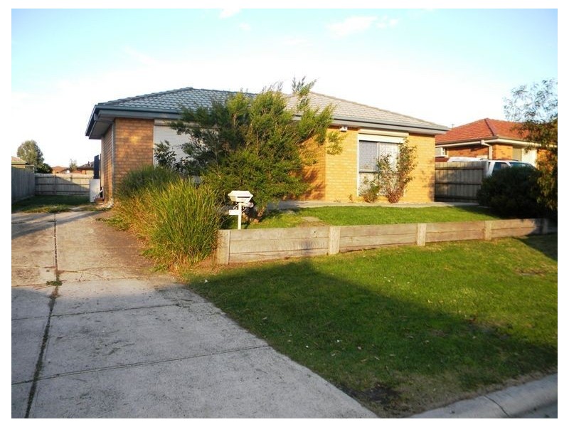 8 Celebration Court, Cranbourne West VIC 3977