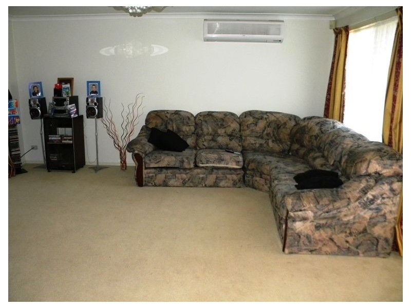 8 Celebration Court, Cranbourne West VIC 3977