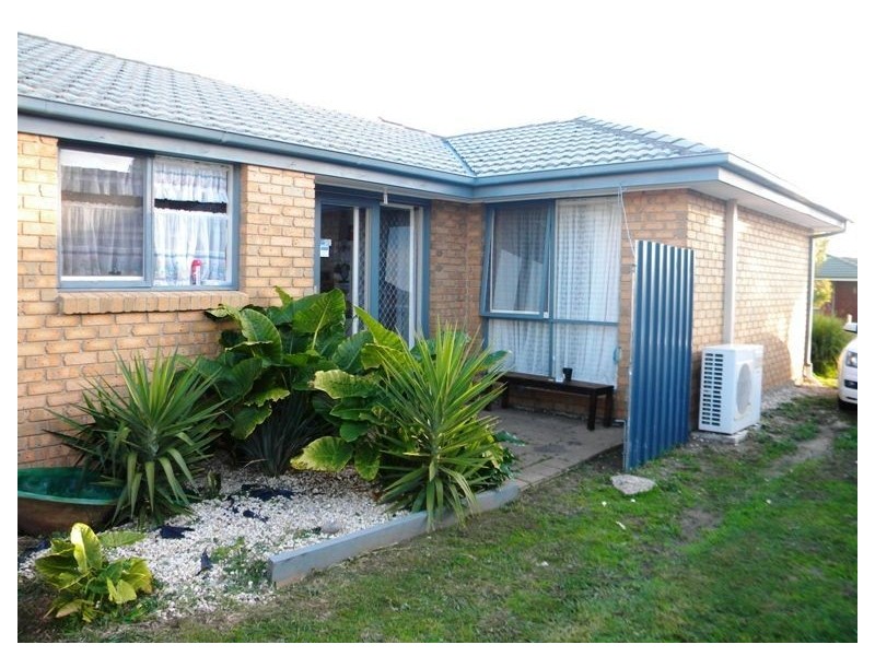 8 Celebration Court, Cranbourne West VIC 3977