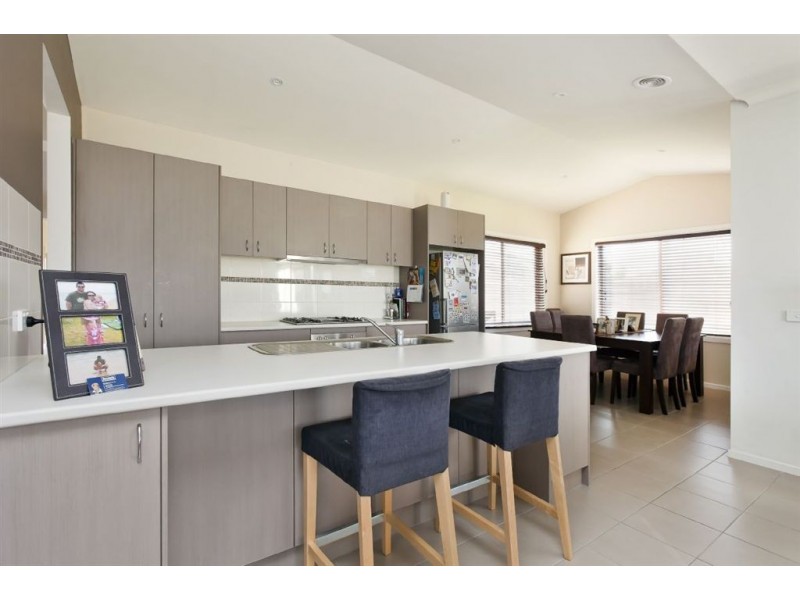 22 Rosslare Place, Cranbourne VIC 3977