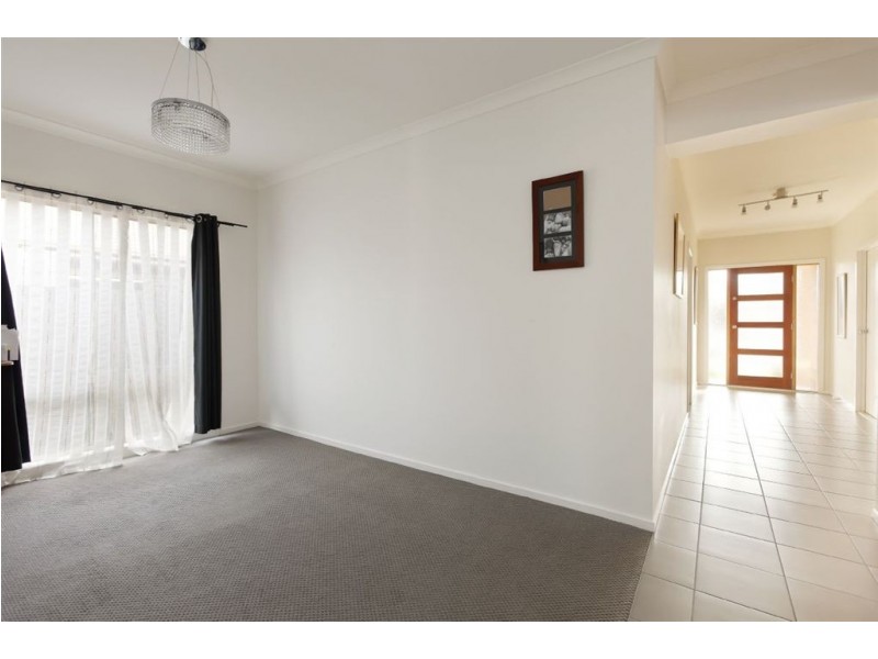 22 Rosslare Place, Cranbourne VIC 3977