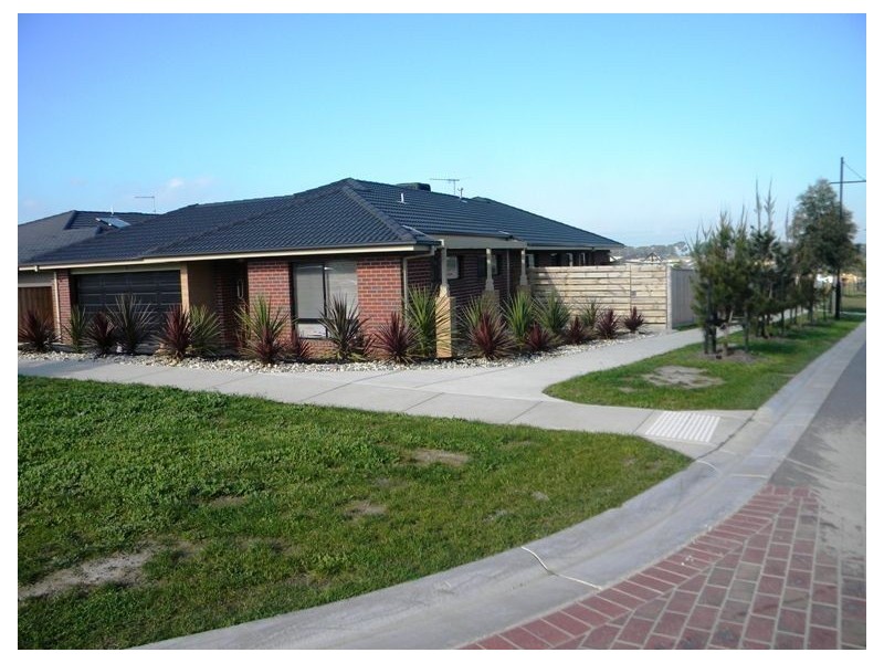 7 Lotus Drive, Cranbourne South VIC 3977