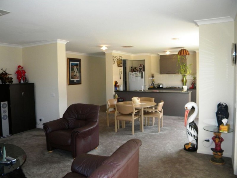 7 Lotus Drive, Cranbourne South VIC 3977