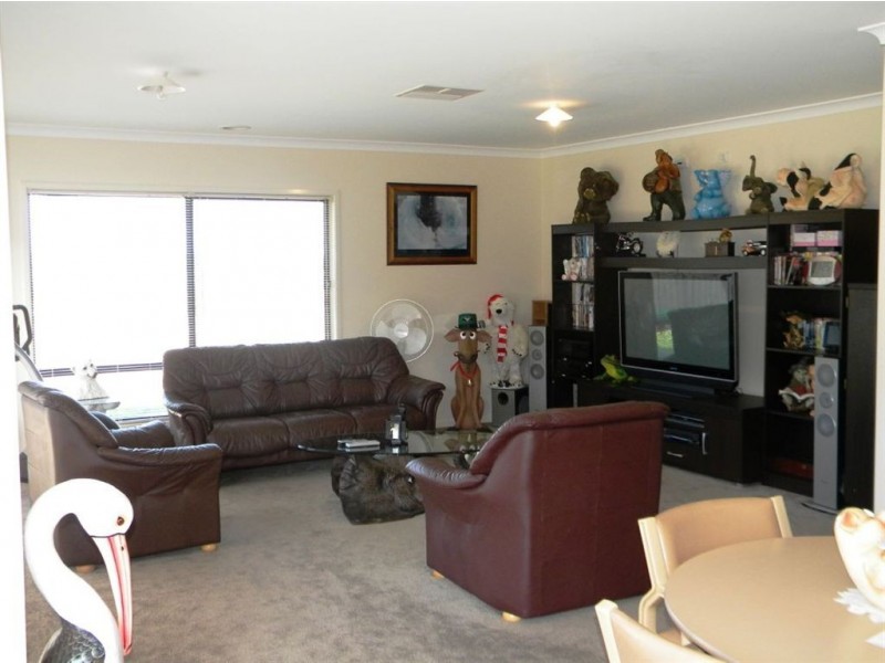 7 Lotus Drive, Cranbourne South VIC 3977