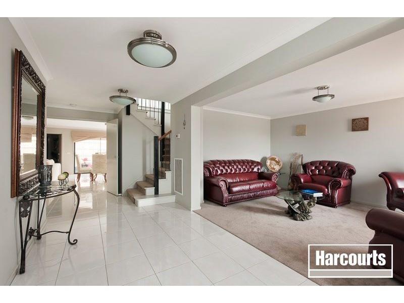 15 Melington Drive, Lyndhurst VIC 3975