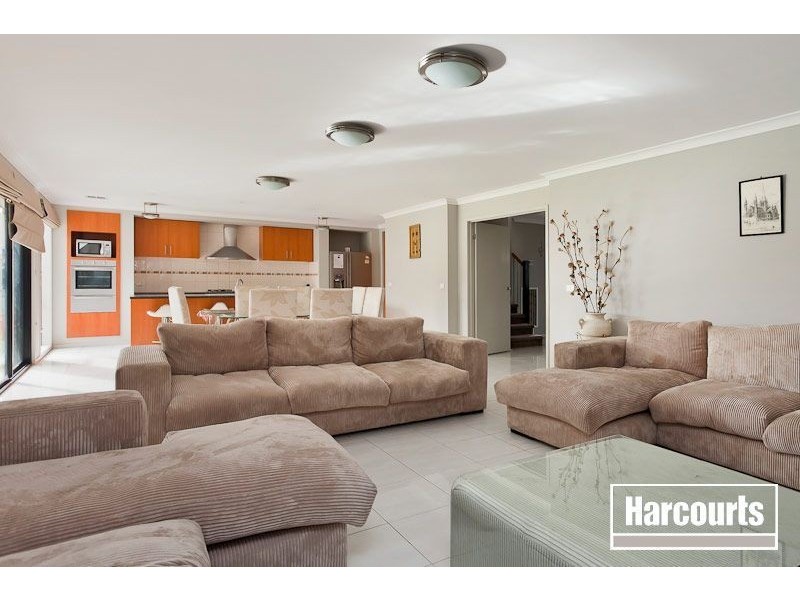 15 Melington Drive, Lyndhurst VIC 3975