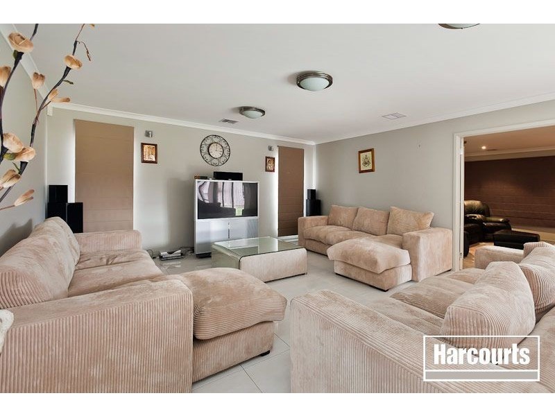 15 Melington Drive, Lyndhurst VIC 3975