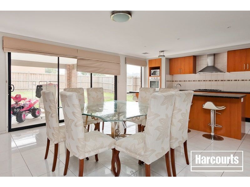 15 Melington Drive, Lyndhurst VIC 3975